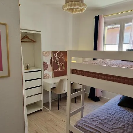 Port Avec Vue Juste Devant Les Bateaux * 사나리쉬르메르