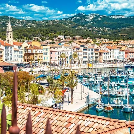 Port Avec Vue Juste Devant Les Bateaux 사나리쉬르메르